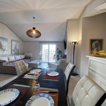 Valeria's 아파트 아르고스톨리온